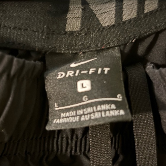 Nike Black Sports Shorts with Logo - Picture 4 of 4